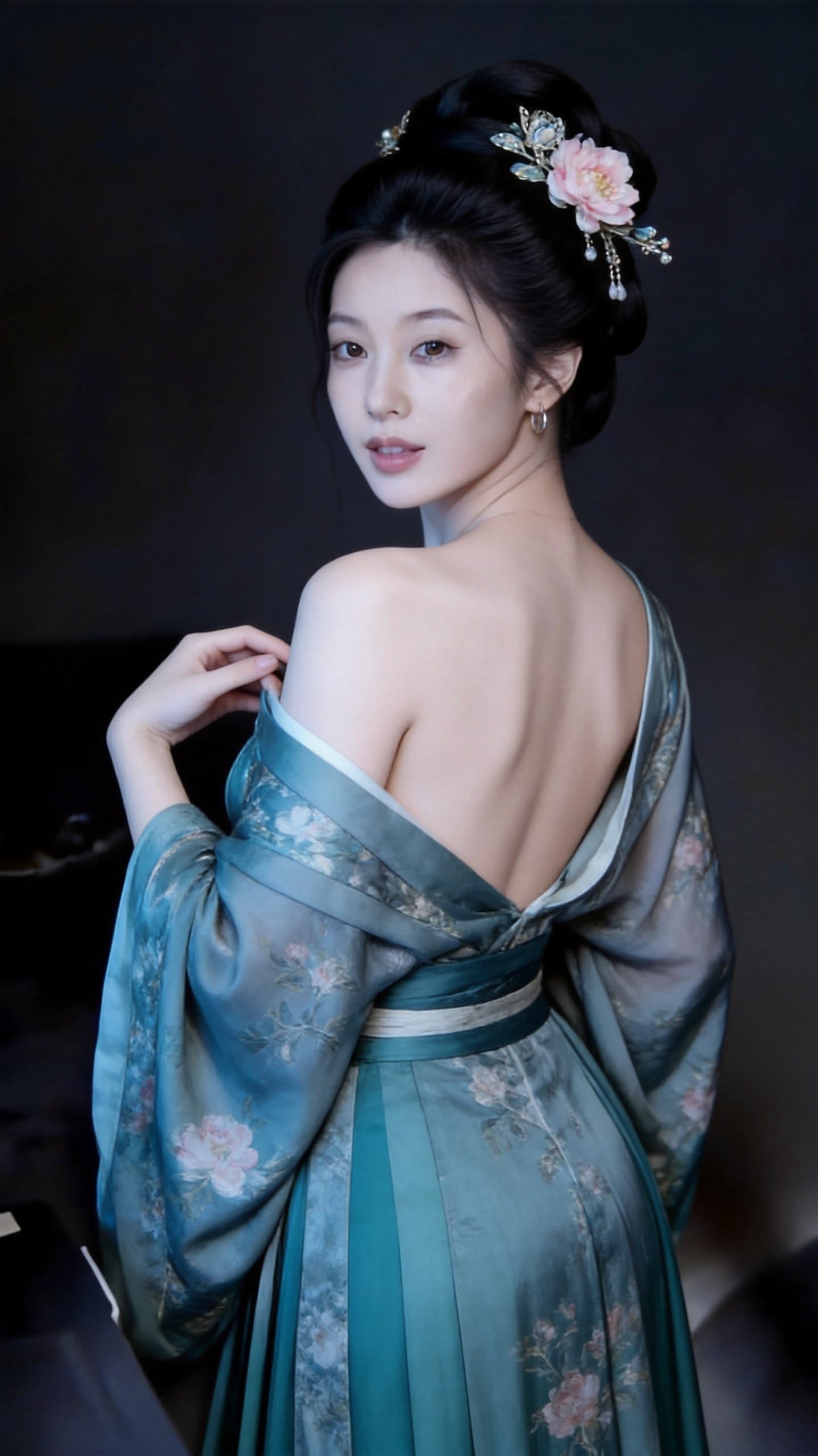 镜子里多出一个人